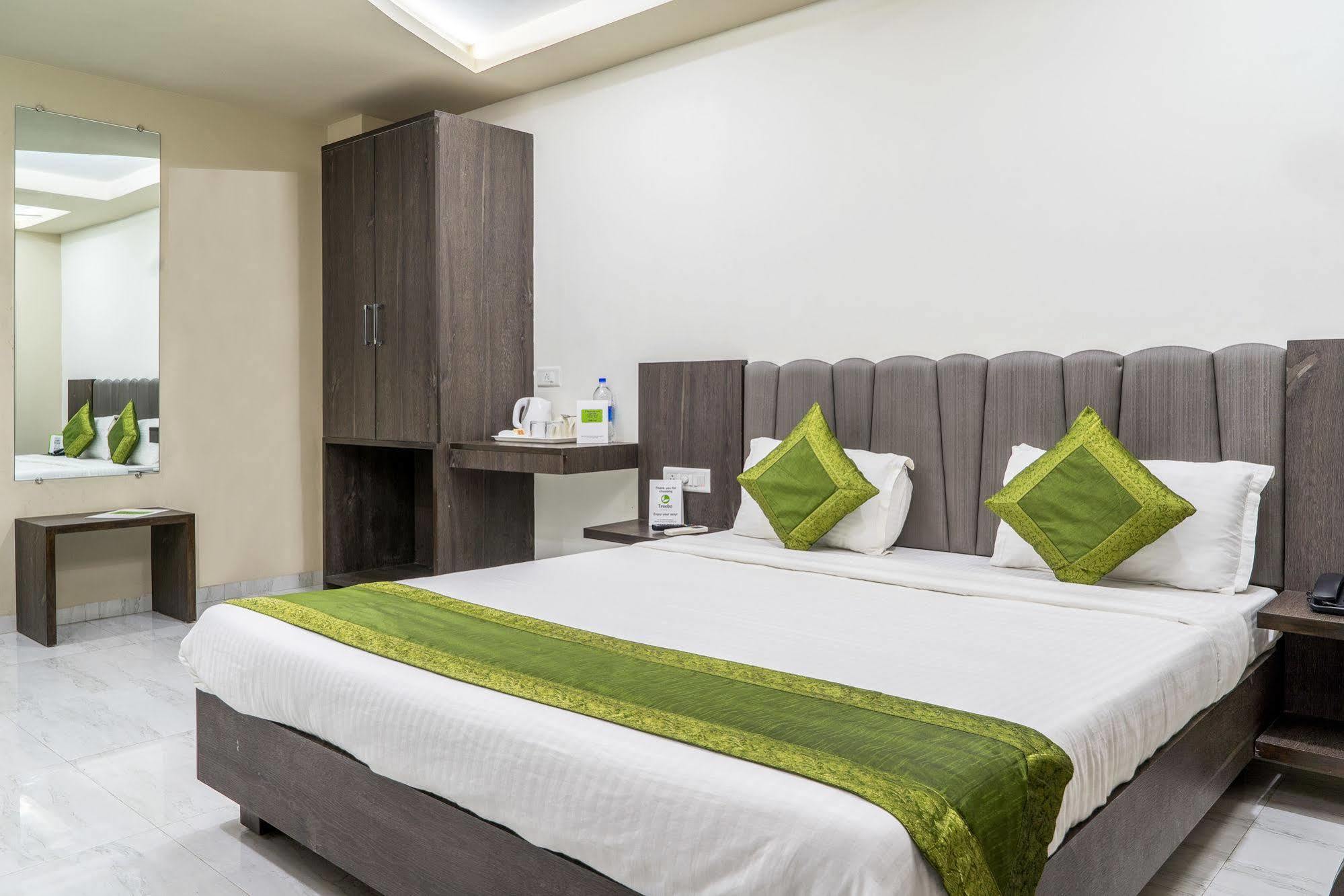 Treebo Unity Hotell Ahmedabad Eksteriør bilde