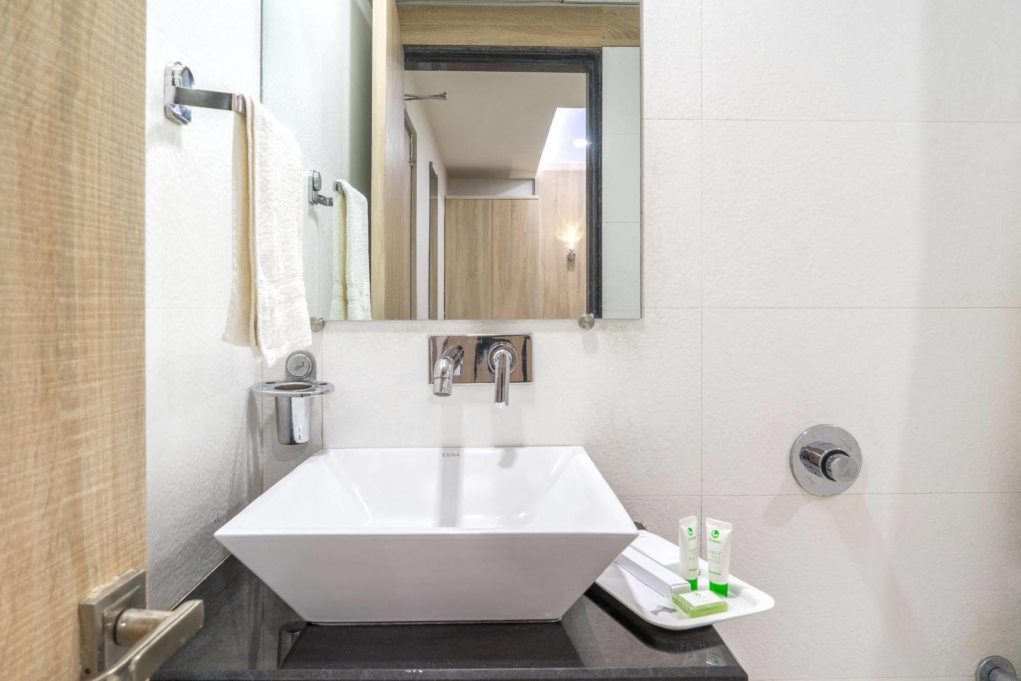 Treebo Unity Hotell Ahmedabad Eksteriør bilde