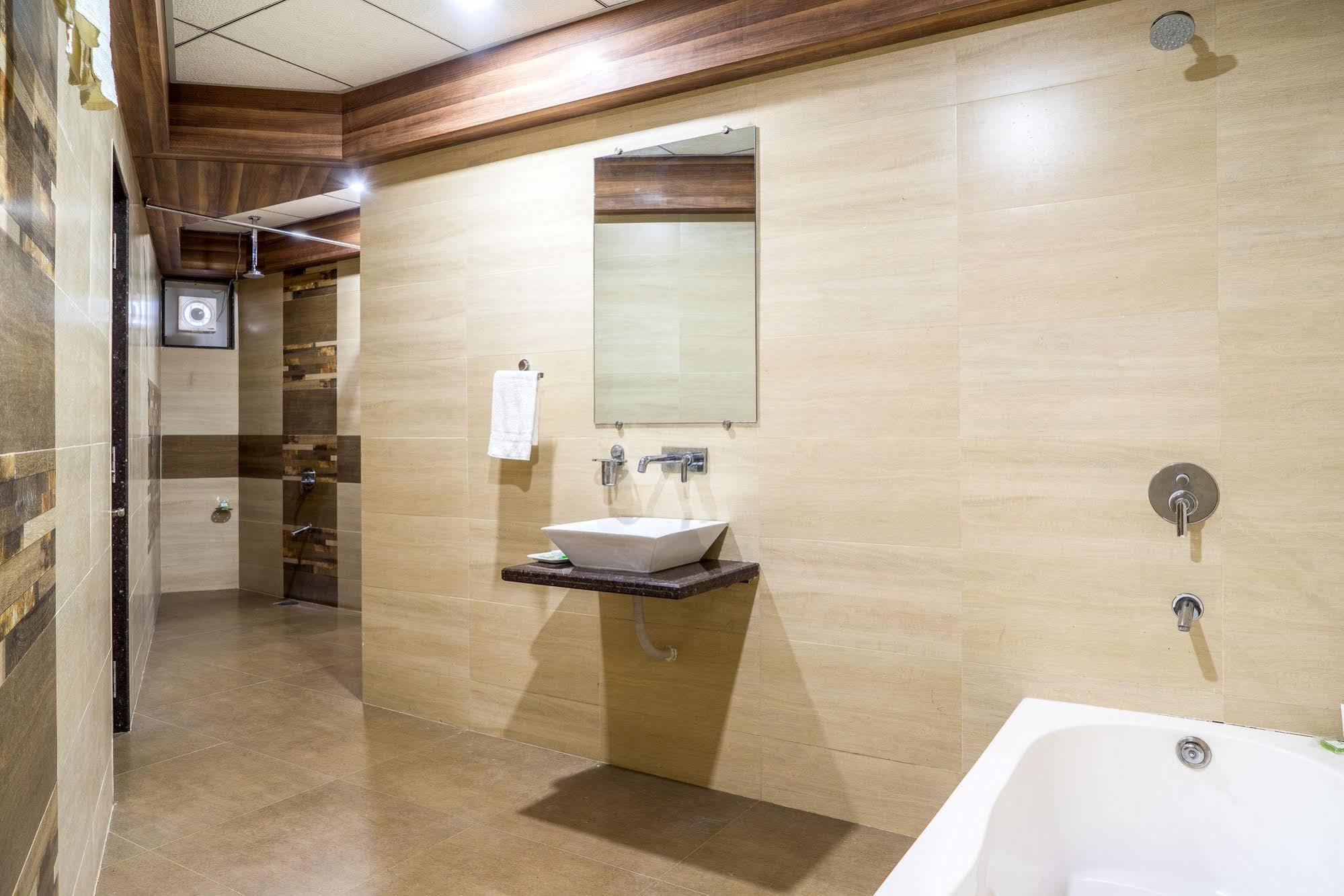 Treebo Unity Hotell Ahmedabad Eksteriør bilde